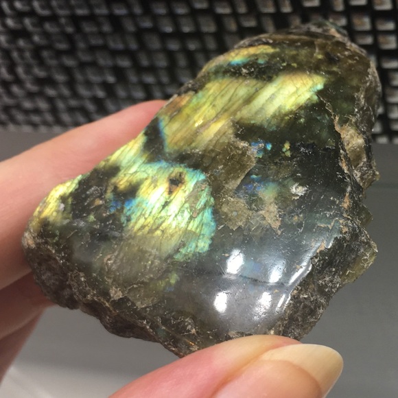 Gorgeous Canadian 3” Labradorite Crystal Specimen - Picture 9 of 10